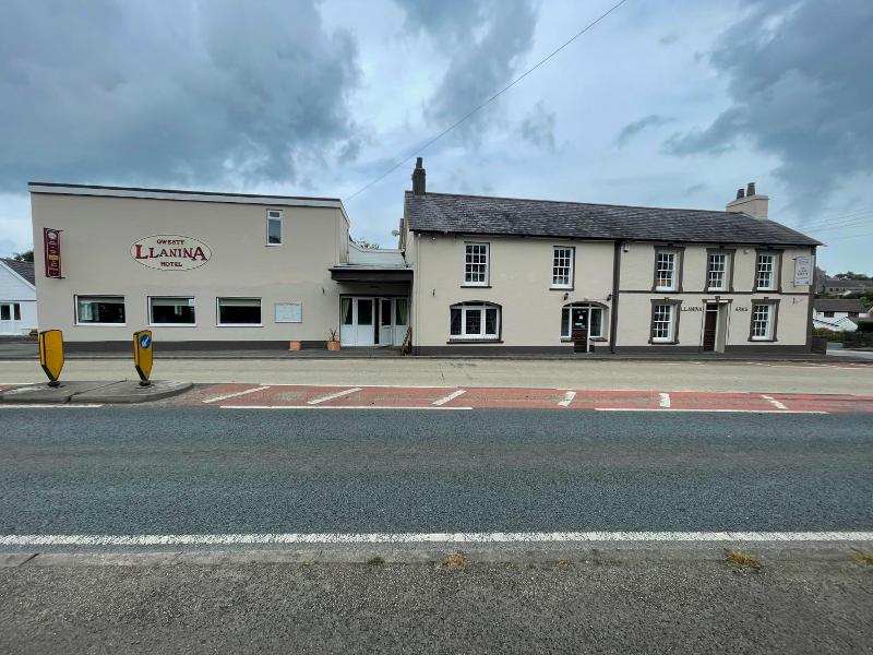 Llanina Arms image