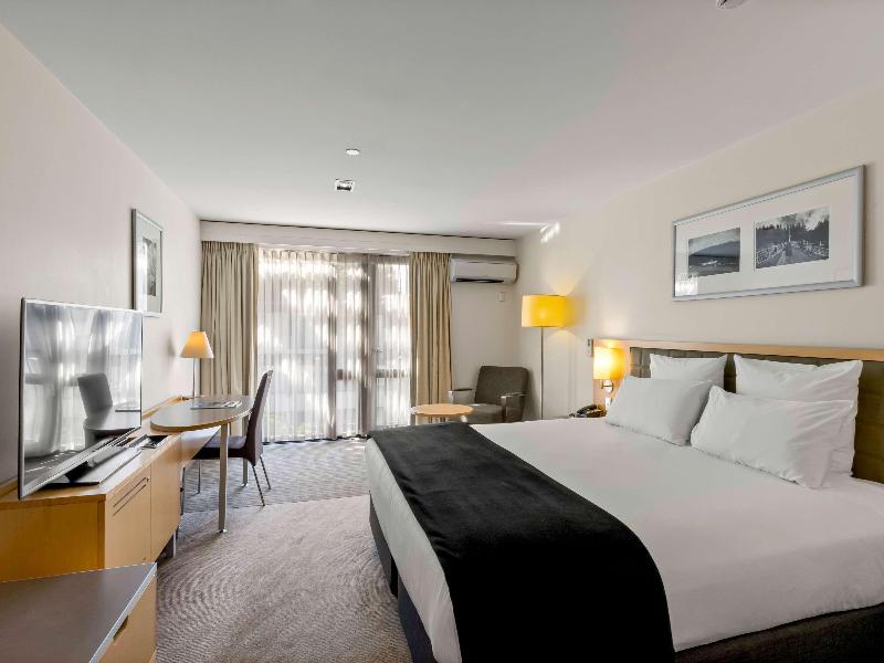 Novotel Queenstown Lakeside image