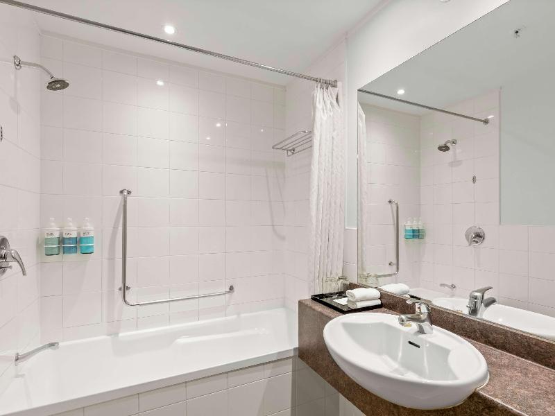 Novotel Queenstown Lakeside image