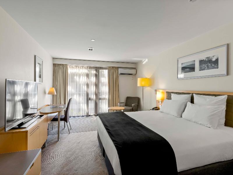 Novotel Queenstown Lakeside image
