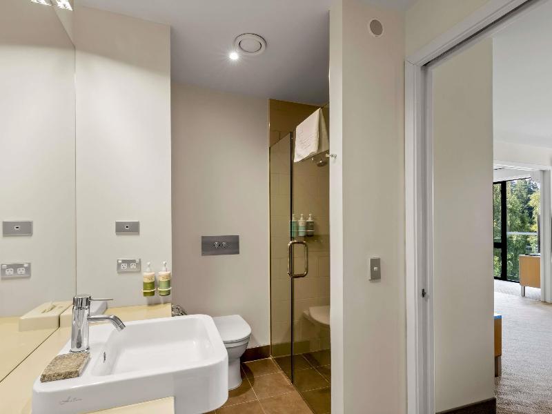 Novotel Queenstown Lakeside image