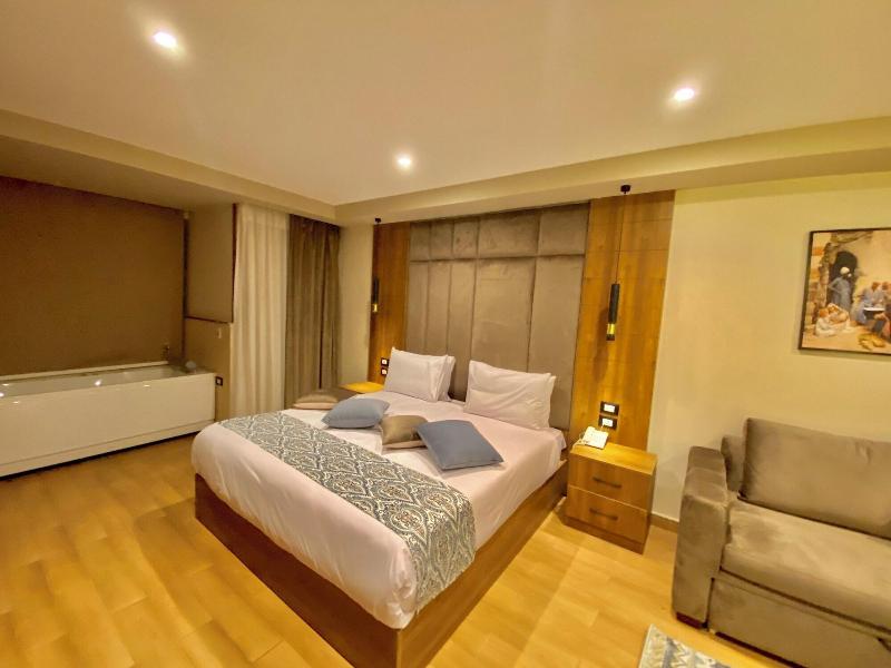 New Museum Guest House Pyramids View image