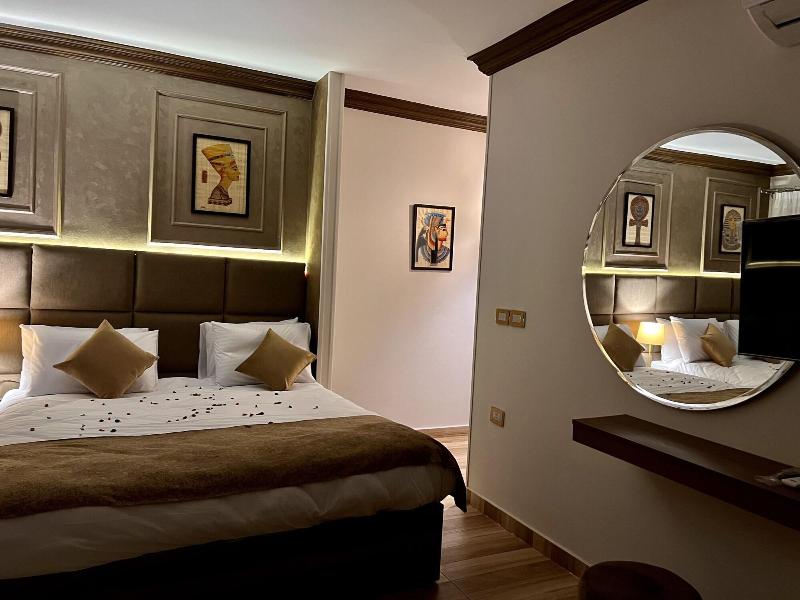 New Museum Guest House Pyramids View image