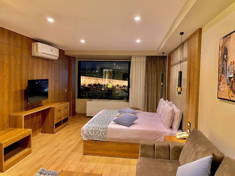 New Museum Guest House Pyramids View image