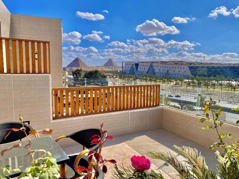 New Museum Guest House Pyramids View image