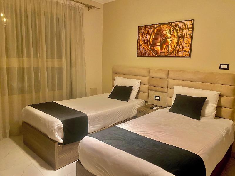 New Museum Guest House Pyramids View image