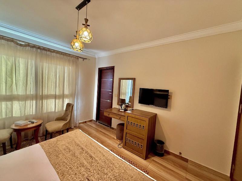 New Museum Guest House Pyramids View image