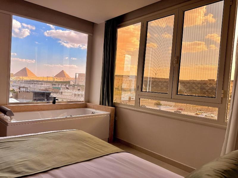 New Museum Guest House Pyramids View image