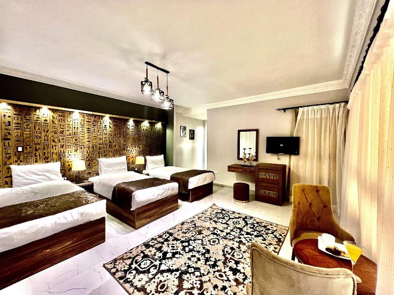 New Museum Guest House Pyramids View image