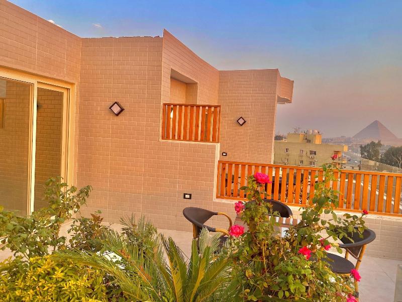 New Museum Guest House Pyramids View image