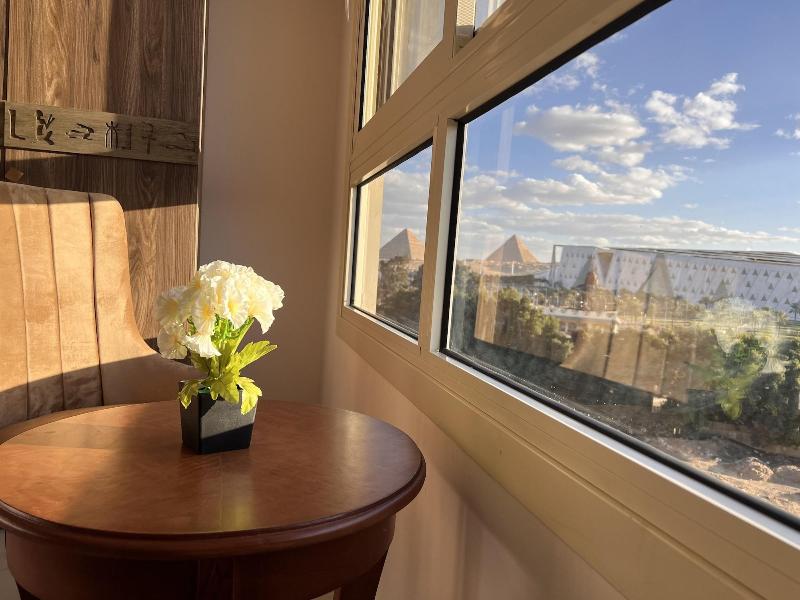 New Museum Guest House Pyramids View image