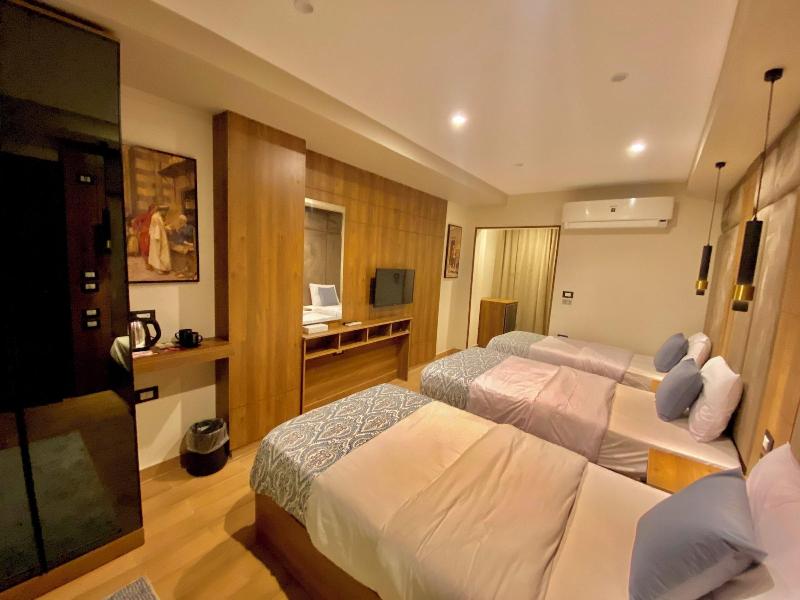 New Museum Guest House Pyramids View image