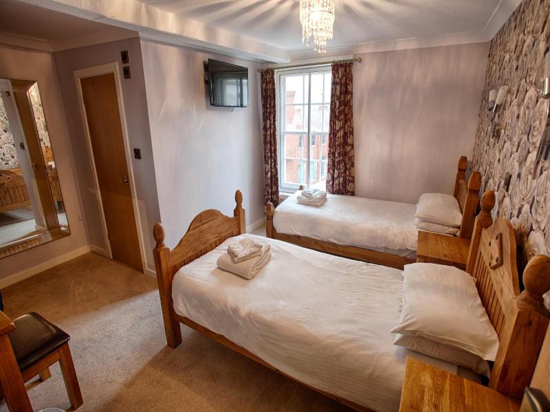 The Elephant & Castle Hotel image