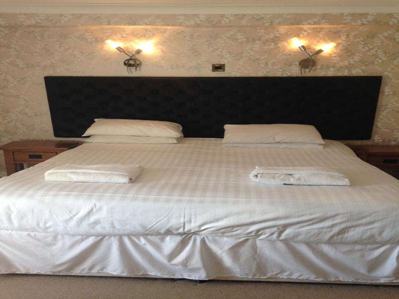 The Elephant & Castle Hotel image