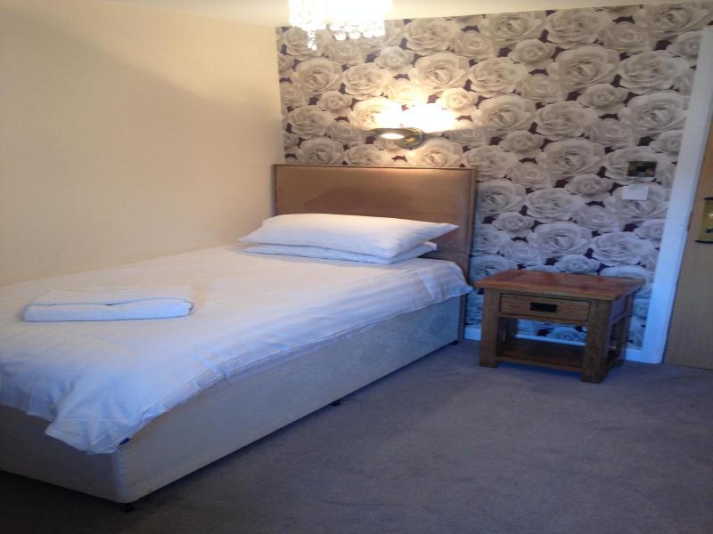 The Elephant & Castle Hotel image