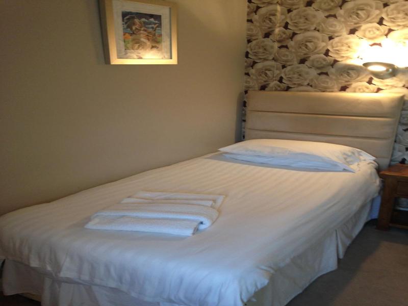 The Elephant & Castle Hotel image