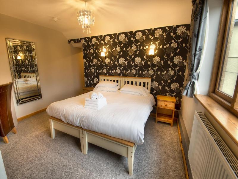 The Elephant & Castle Hotel image