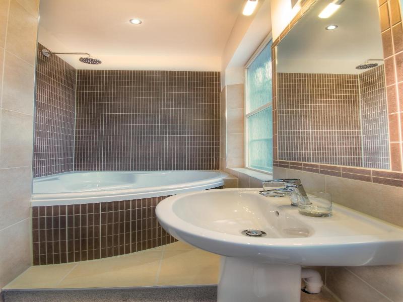 The Elephant & Castle Hotel image