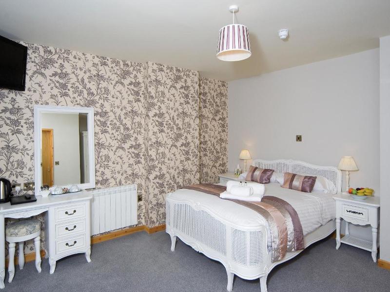 The Elephant & Castle Hotel image