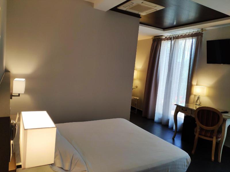 Hotel Puerta Del Arco image