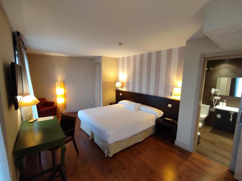Hotel Puerta Del Arco image