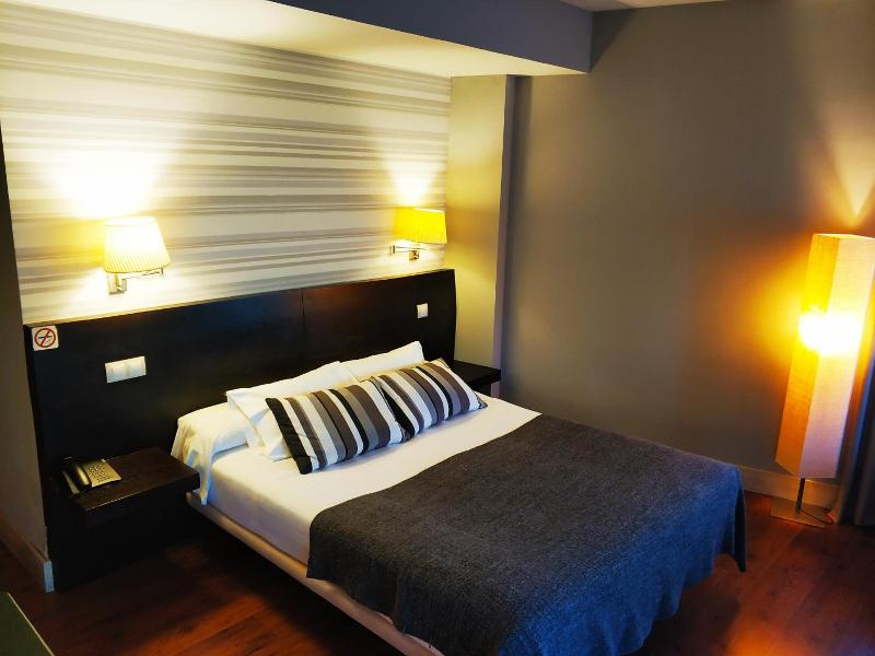 Hotel Puerta Del Arco image