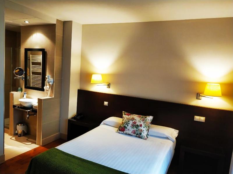 Hotel Puerta Del Arco image
