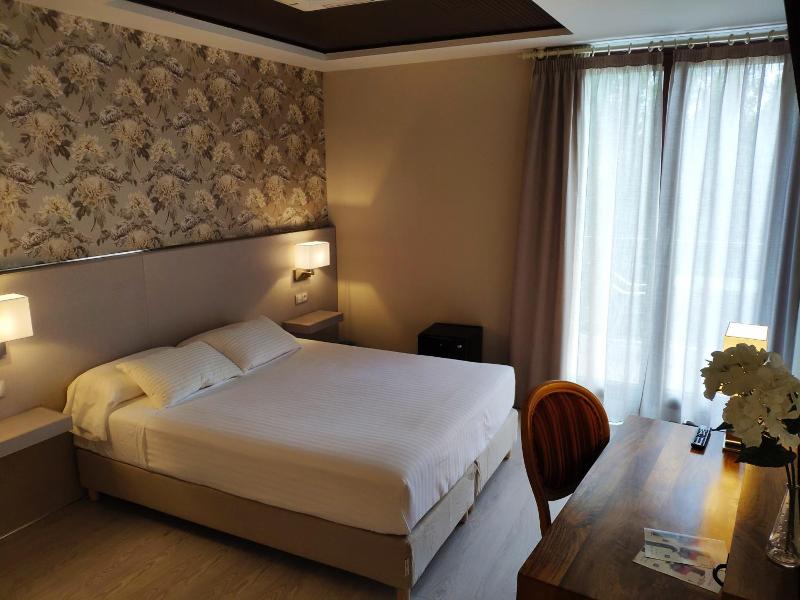 Hotel Puerta Del Arco image