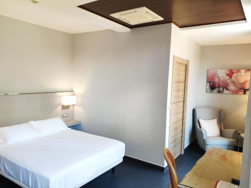 Hotel Puerta Del Arco image