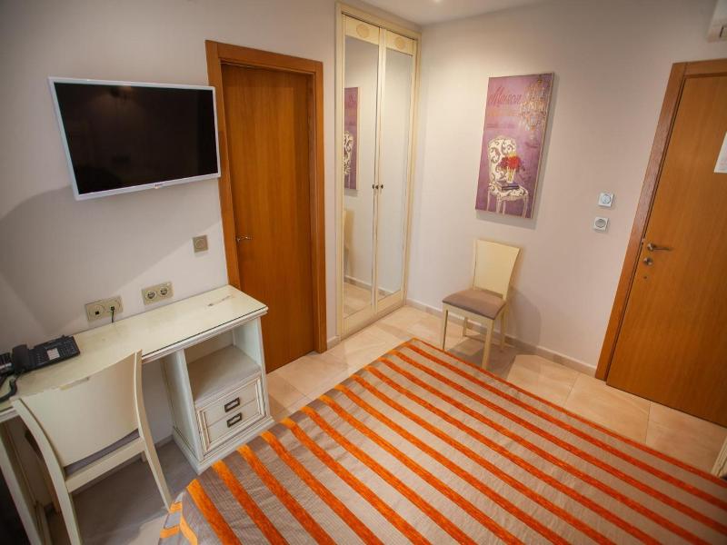 Hotel Versalles image