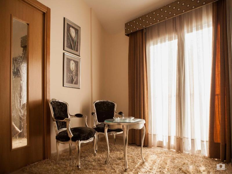 Hotel Versalles image