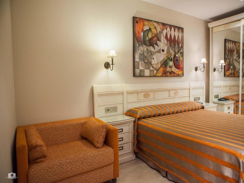 Hotel Versalles image