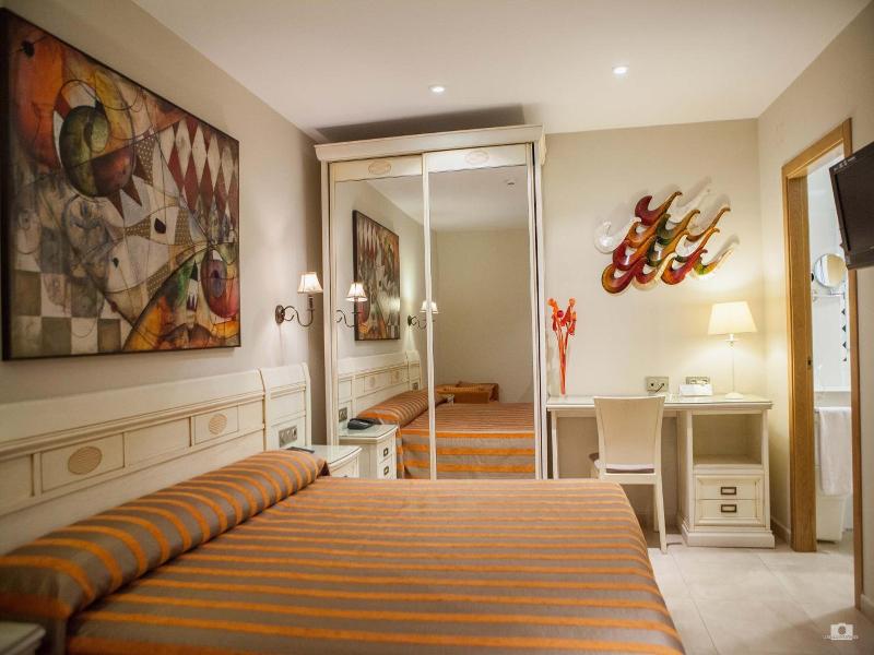 Hotel Versalles image