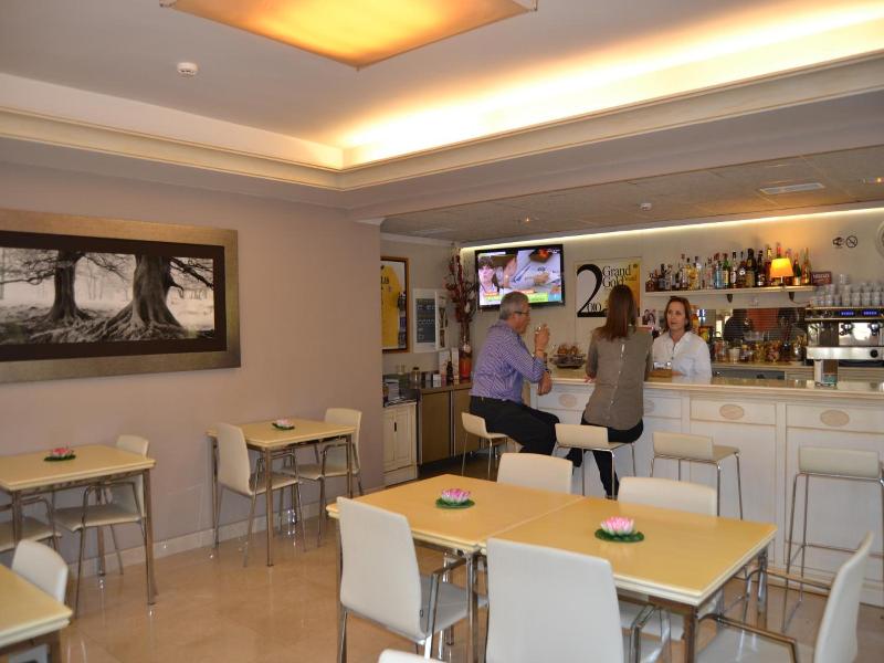 Hotel Versalles image