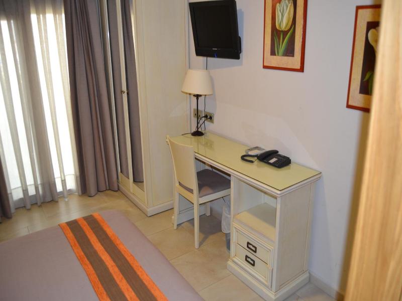 Hotel Versalles image