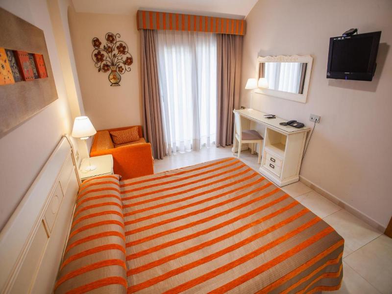 Hotel Versalles image