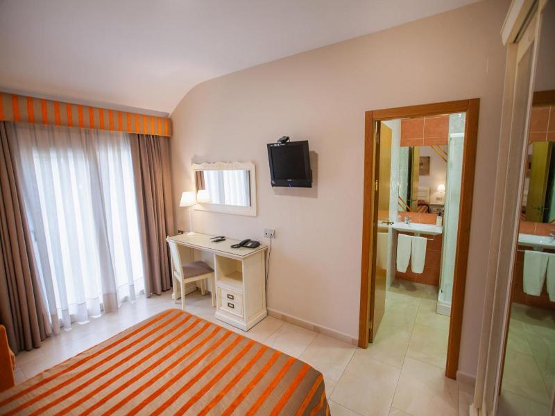 Hotel Versalles image