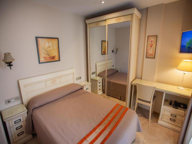 Hotel Versalles image