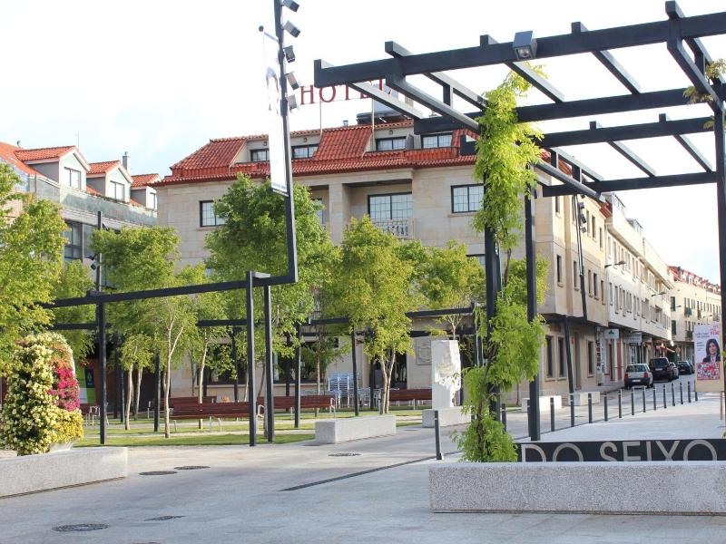 Nueva Colina image