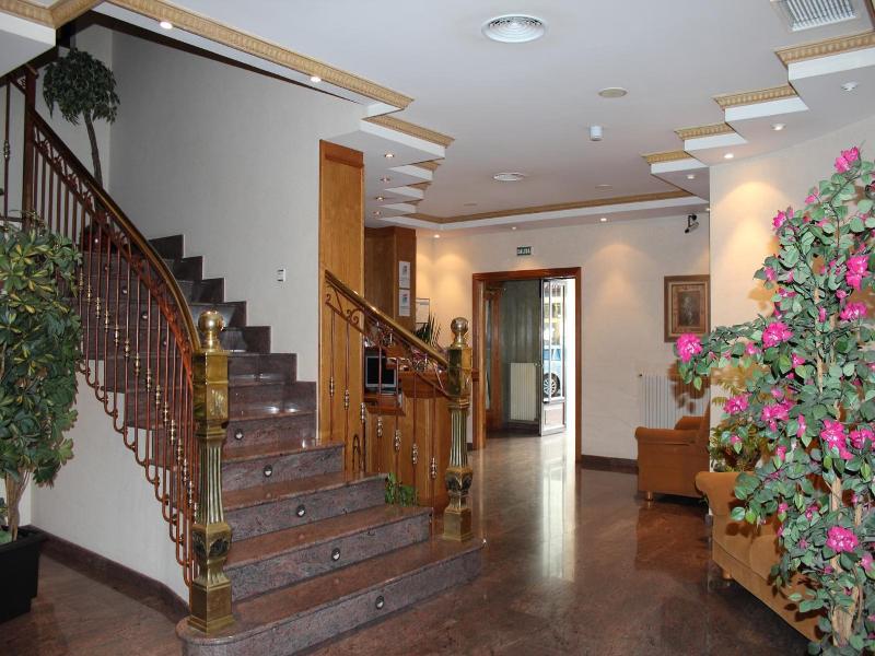 Nueva Colina image