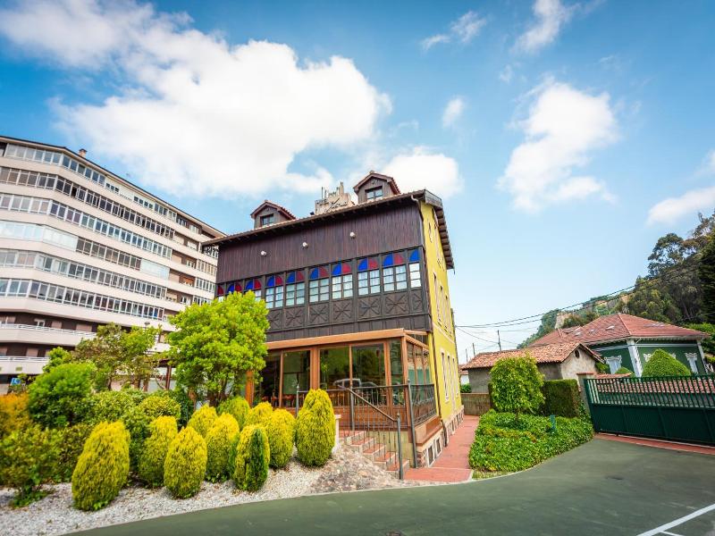 Hotel Castillo De Gauzón image