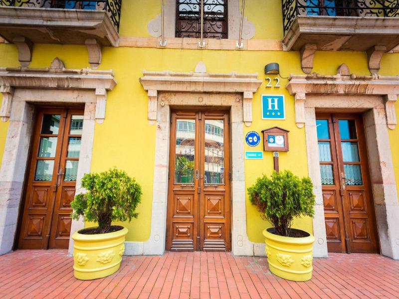 Hotel Castillo De Gauzón image