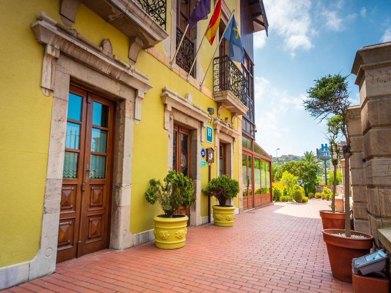 Hotel Castillo De Gauzón image