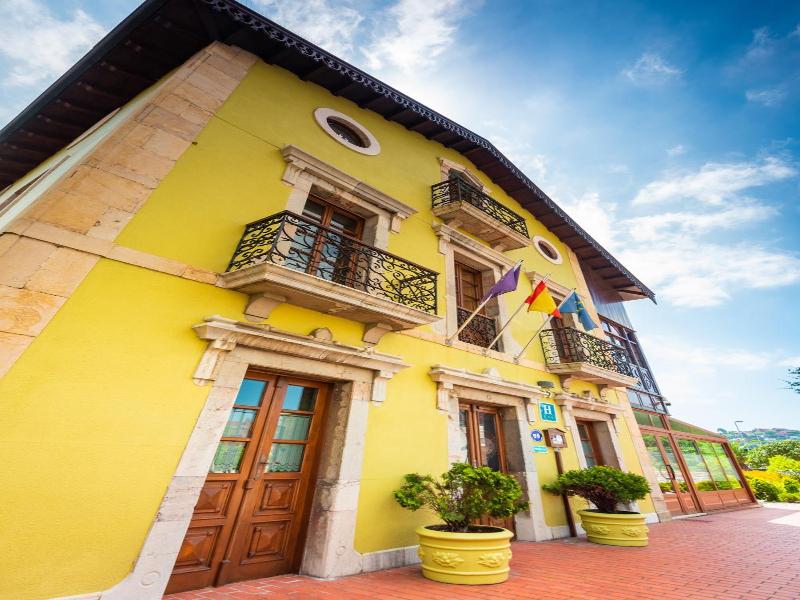 Hotel Castillo De Gauzón image