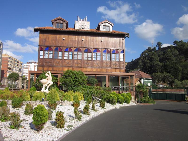 Hotel Castillo De Gauzón image