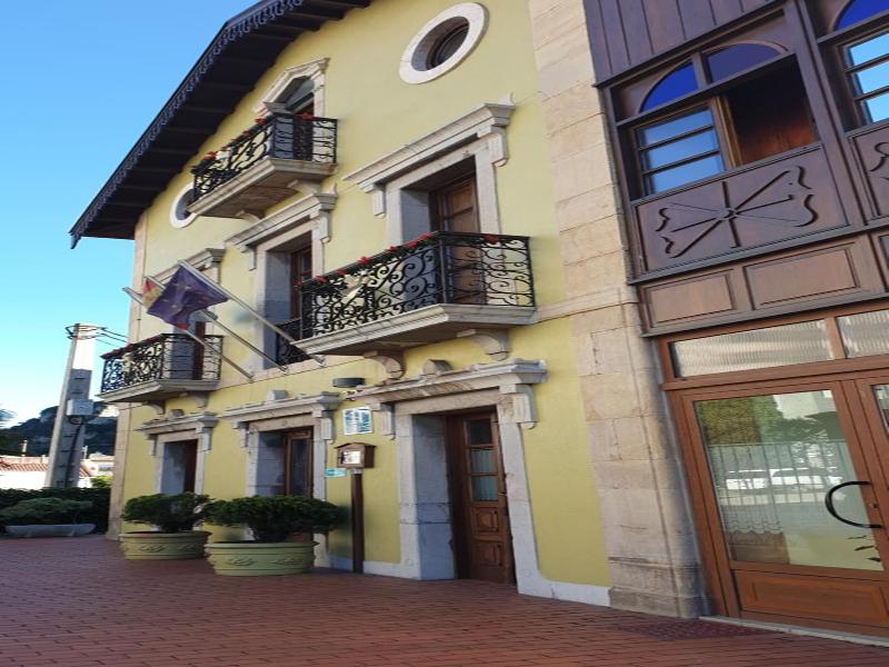 Hotel Castillo De Gauzón image