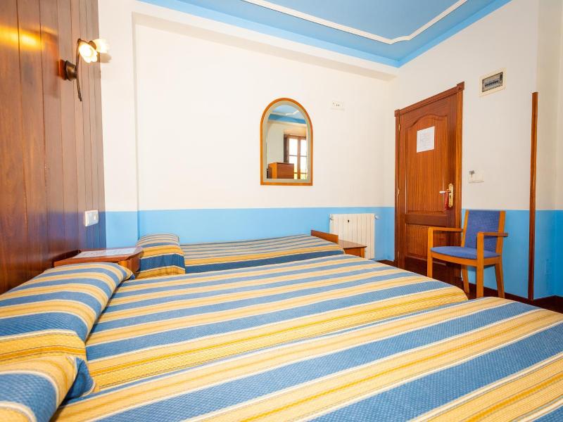Hotel Castillo De Gauzón image