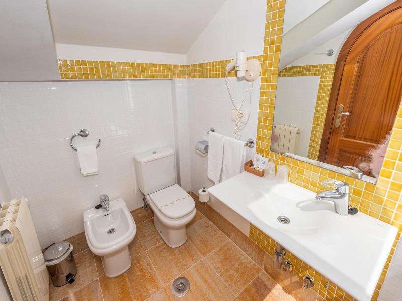 Hotel Castillo De Gauzón image