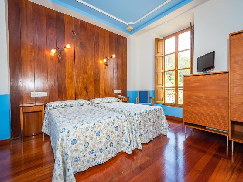 Hotel Castillo De Gauzón image