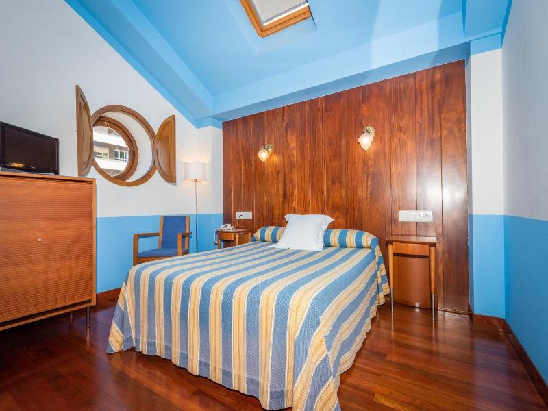 Hotel Castillo De Gauzón image